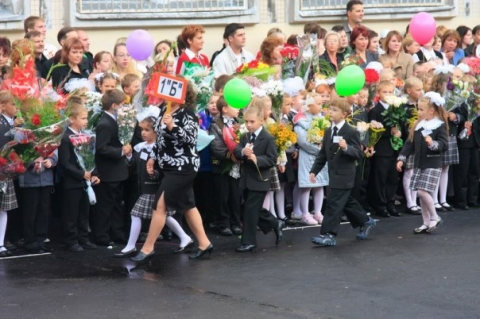 сентябрь 2009. стресс перед 1 сентября. середкинская сош псковский район. школьники 2009 год. 1 сентября 2009.