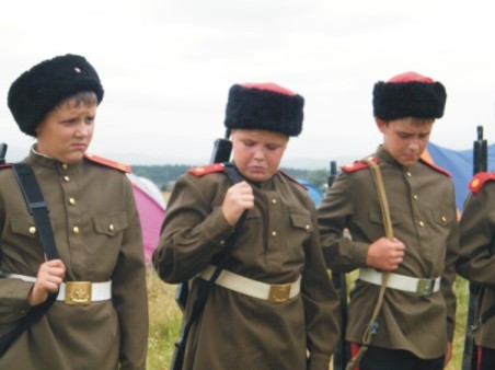 Астраханские казаки лампасы. Желтые казаки. Амурское казачье войско. Казачья станица астрахань. Форма уссурийского казачьего войска.