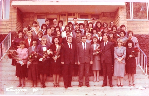 сентября 1990. школа 1990 год. сентября 1990. школа 34 мкр лиховской. 12 сентября 1990 подписание договора об объединении германии.