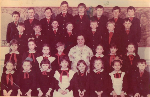 19 мая 1995 г 81. СОШ 10 В кустанае в 1990 году. Миасская начальная школа 1965 -1969 года.