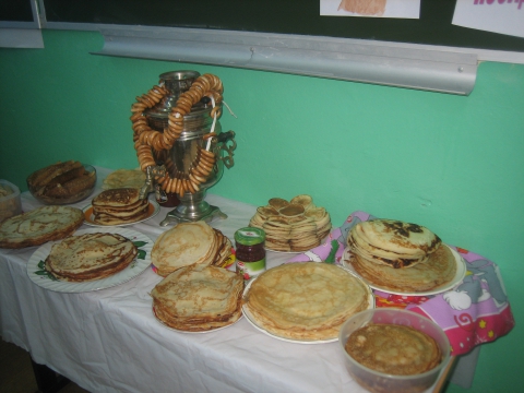 блины на молоке с дырочками. масленица.