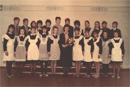 Образование 2 школа 4 а. Выпуск 1992 года средней школы. Колышлей школа 2. Колышлей школа. Школа 2 выпуск 1992 года.