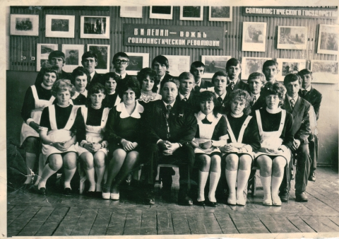 выпускники 1976 года. 10 класс выпуск 1976 года. 1976 10 выпуск. одноклассники 1976 годах. выпуск 1976.